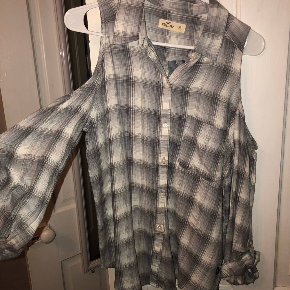 Hollister cut out shoulder flannel (never worn)